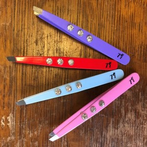 TRI Slanted Tweezers with 'Diamonds' in Red